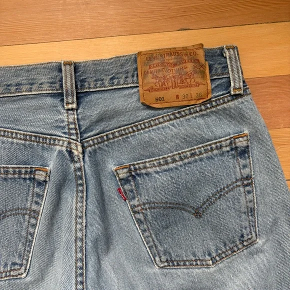 Vintage Levi’s 501 Light Wash Blue Jeans Made in Canada - Picture 2 of 13